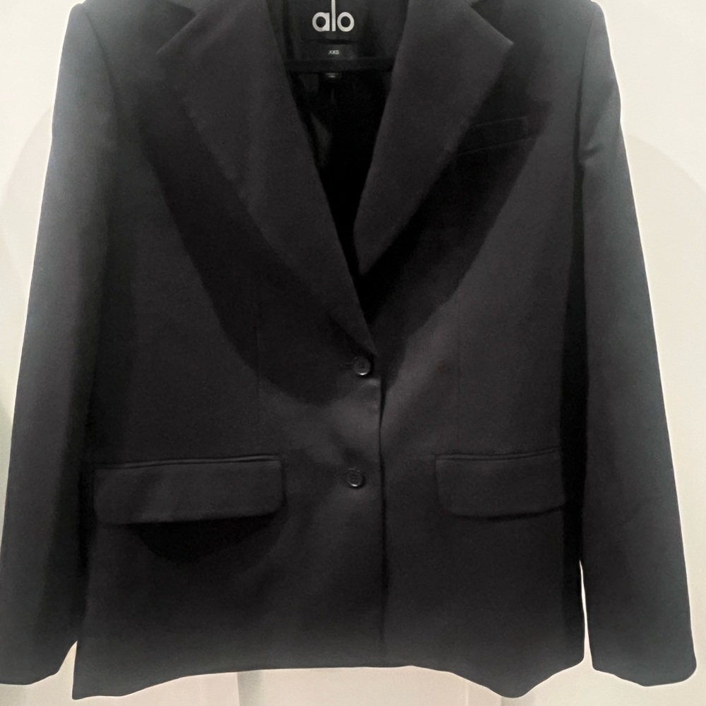 ALO Yoga Black Formal Blazer with Notched Lapels
